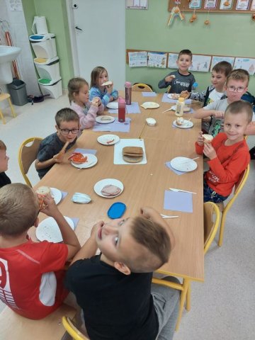 b_1024_768_0_00_images_2023_2024_KAWA_Kanapki_395908857_794437129150904_2819265562202644144_n